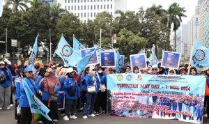 ribuan-buruh-gelar-aksi-demo-peringati-hari-buruh-internasional-di-patung-kuda1-01052024-133023