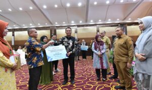BRK_Syariah_dan_Pemerintah_Provinsi_Riau_Ikuti_Akad_Massal_KUR_800_000_Debitur_dan_Peluncuran_Kredit_Program_Perumahan